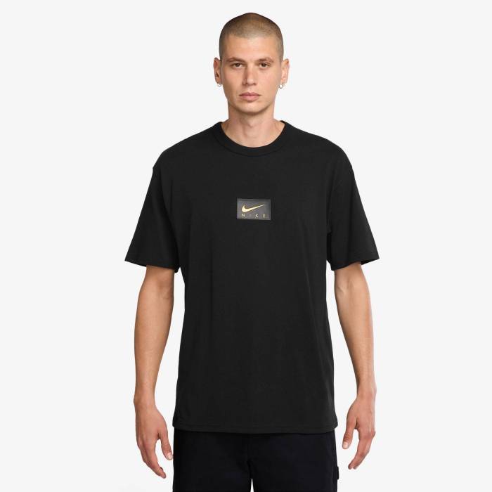 ナイキ Nike 【 Nsw M90 Lbr Sega T-Shirt Oc Men's Black/Red 】 セガ Tシャツ メンズ 黒色 ブラック Red 赤・レッド｜スニケス 16,046円