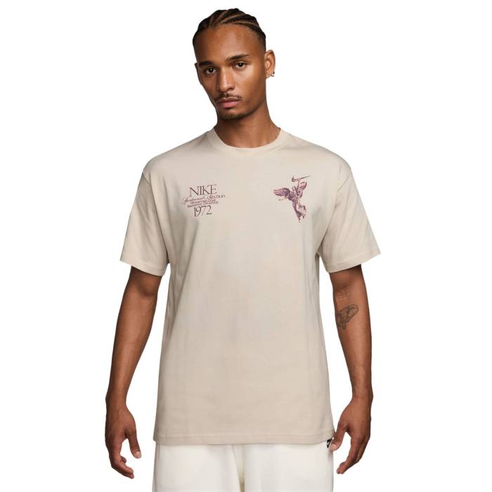 ナイキ Nike 【 Nsw T Shirt 90 Oc Wings Victory Men's Tan/Maroon 】 Victory ビクトリー メンズ マルーン｜スニケス