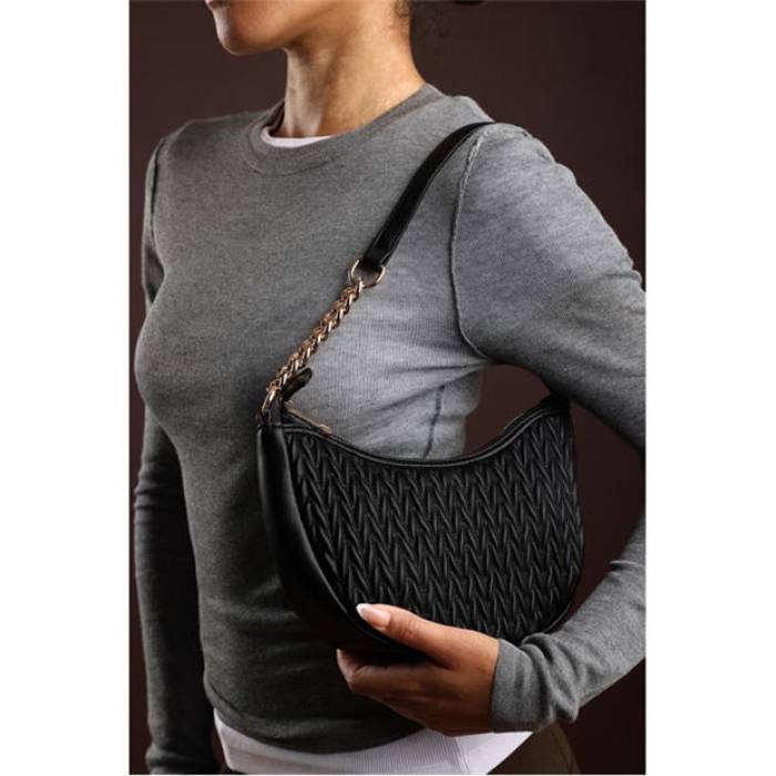 Wheres That From 【 Quilted Crescent Shoulder Bag In Chain Detail Women Black 】 バッグ レディース 黒色 ブラック 17,700円