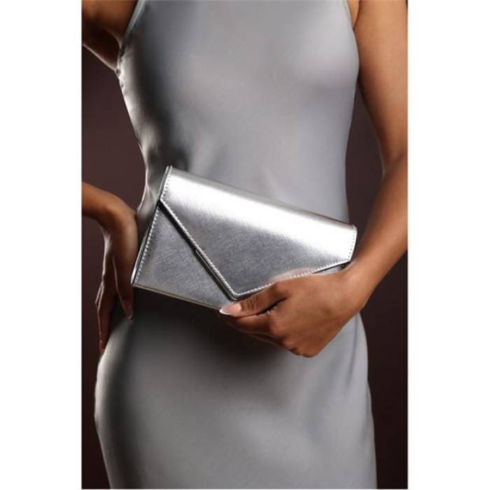 Wheres That From 【 Metallic Clutch Bag With Flap Closure Women Silver 】 バッグ レディース Silver 銀色・シルバー