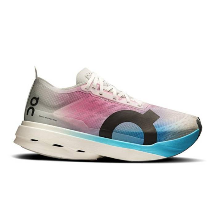 オン On 【 Cloudboom Strike Fast Neutral Road Running Shoes Women White/Blue 】 ストライク ファ同盟罷業 シューズ 運動すること靴 レディース 白いこと 白いこと 青碧 青碧