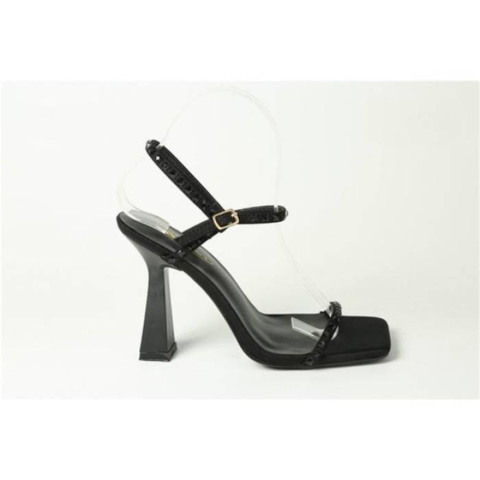Chic 【 Strappy Ankle Strap Flat Sandal Women Black 】 ストラップ レディース 黒色 ブラック