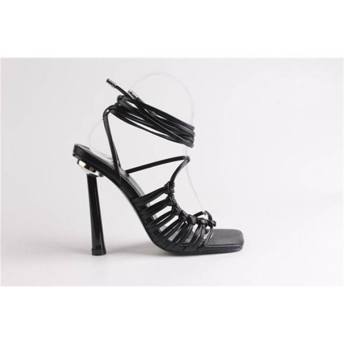 Chic 【 Strappy Tie-Up Flat Sandal Women Black 】 レディース 黒色 ブラック 10,350円