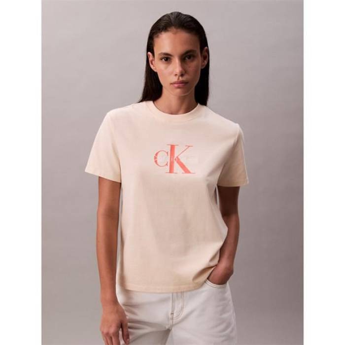 カルバンクライン ジーンズ Calvin Klein Jeans 【 Women's Regular Fit T-Shirt Women Brazilian Sand 】 レディース Tシャツ レディース 砂色・サンド｜スニケス
