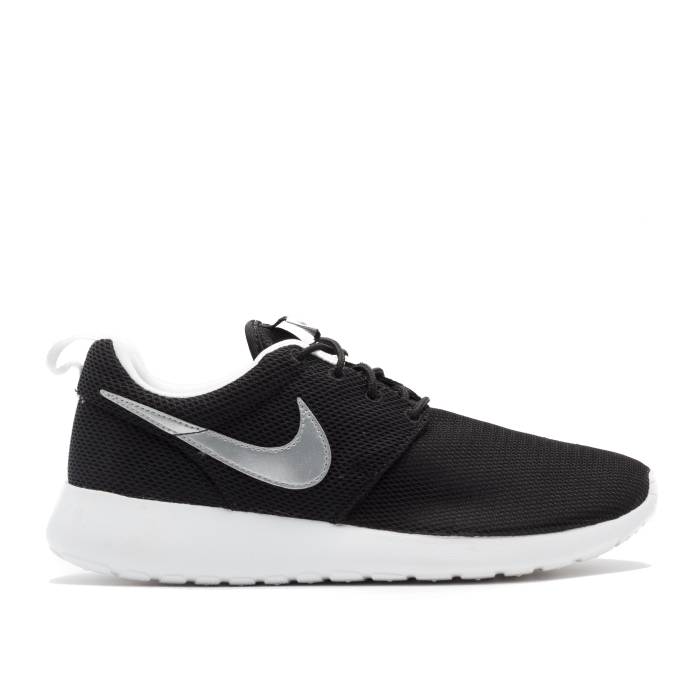 ナイキ Nike 【 Roshe Run ガウス Youth Black/Metallic Silver-White 】 幽客 御坊っちゃん キッズ 黒いこと 黒いこと