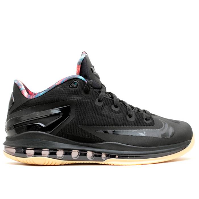 ナイキ Nike 【 Max Lebron 11 Low Gs 'Gum' Youth Blk/Mtllc Gld-Hypr Crmsn-Hypr 】 マックス Lebron レブロン ジュニア キッズ｜スニケス