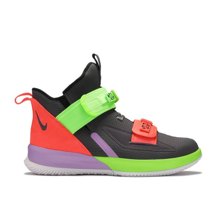 ナイキ Nike 【 Lebron Soldier 13 Ep \u0027Thunder Grey\u0027 Men Thunder Grey/Thunder Grey-Bright Crimson-Electric Green 】 Lebron レブロン ソルジャー 13 サー青少年 メンズ サンダー 薄墨色 薄墨色 green 緑・緑であること