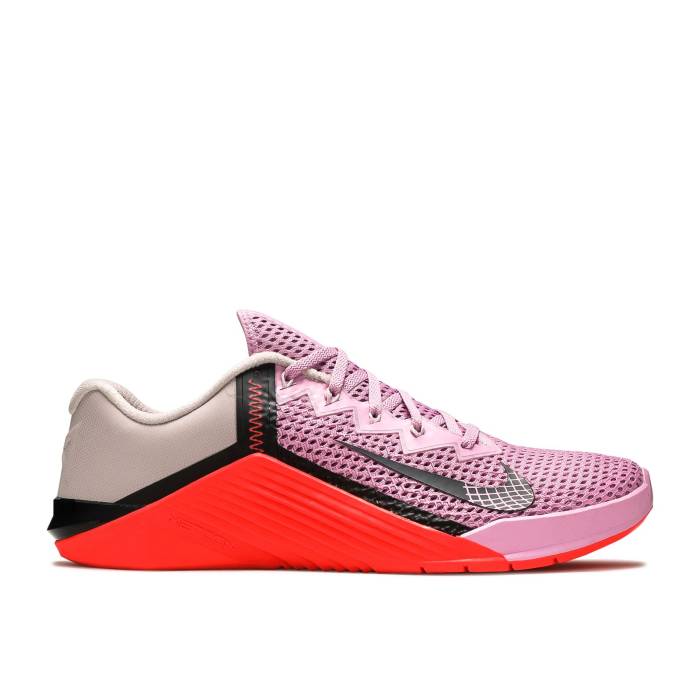 ナイキ Nike 【 Wmns Metcon 6 \u0027Beyond Pink Flash Crimson\u0027 Women Beyond Pink/Flash Crimson/Platinum Violet/Black 】 pink サクラ色 レディース pink サクラ色 クリムゾン Platinum プラチナム 紫・相撲取り草 黒いこと 黒いこと