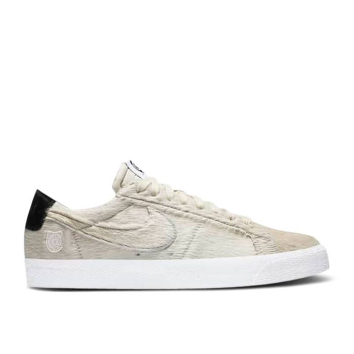 ナイキ Nike 【 Medicom Toy X Blazer Low Sb \u0027Be@Rbrick\u0027 Men Light Cream/Black/Light Cream 】 ブレイザー エスビー メンズ 皮膚軟化剤 黒いこと 黒いこと