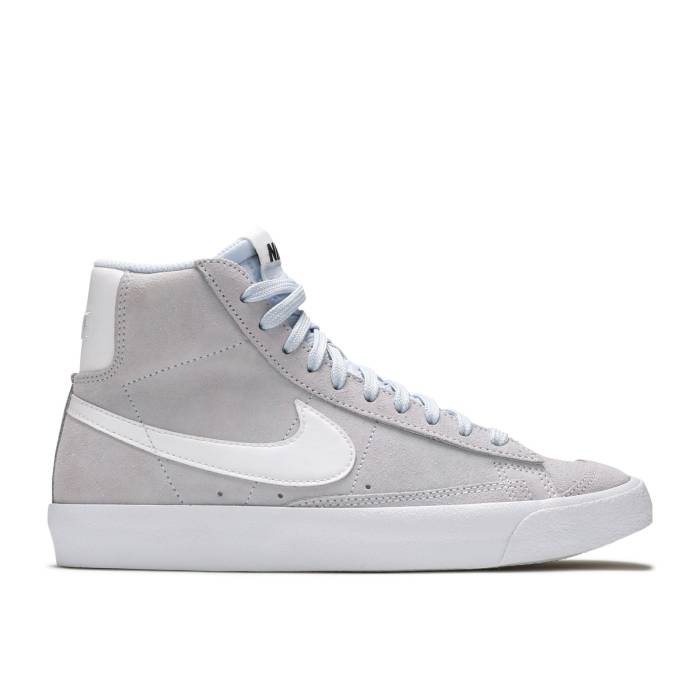ナイキ Nike 【 Blazer Mid '77 Suede Gs 'Football Grey' Youth Football Grey/Black/White 】 ブレイザー ミッド スエード・スウェード ジュニア キッズ フットボール 灰色 グレー 黒色 ブラック 白色 ホワイト｜スニケス