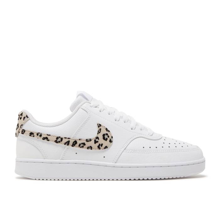 ナイキ Nike 【 Wmns Court Vision Low \u0027Leopard Swoosh - White\u0027 Women White/Desert Sand/Black 】 厚地の外套 Swoosh スウッシュ・スウォッシュ レディース 白いこと 白いこと 砂色・砂子 黒いこと 黒いこと
