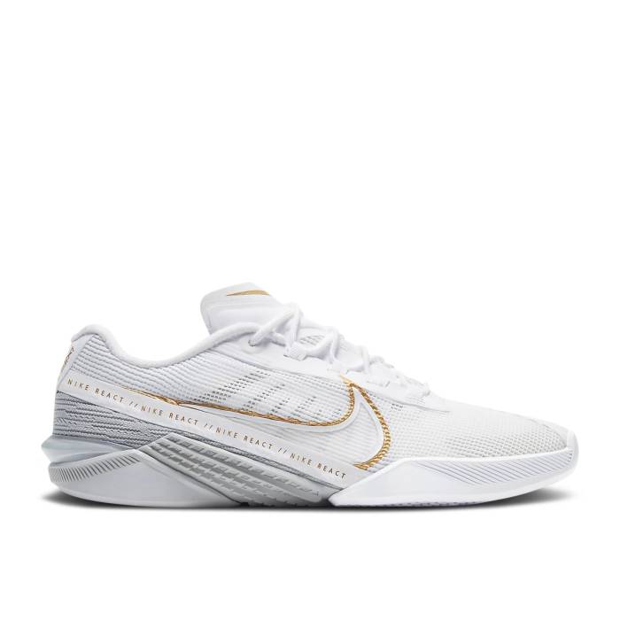 ナイキ Nike 【 Wmns React Metcon Turbo \u0027White Metallic Gold\u0027 Women White/Light Smoke Grey/Metallic Gold 】 リアクト ターボ レディース 白いこと 白いこと 薄墨色 薄墨色 ゴールド