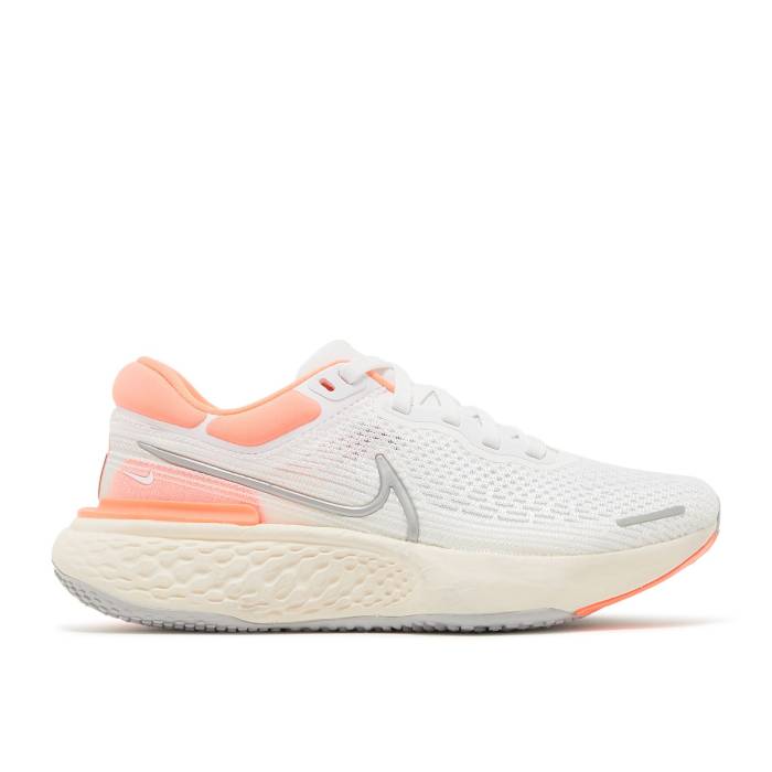 ナイキ Nike 【 Wmns Zoomx Invincible Run Flyknit \u0027White Bright Mango\u0027 Women White/Bright Mango/Grey Fog/Metallic Silver 】 幽客 飛球編み物 レディース 白いこと 白いこと 薄墨色 薄墨色 Silver しろがね色・しろがね色