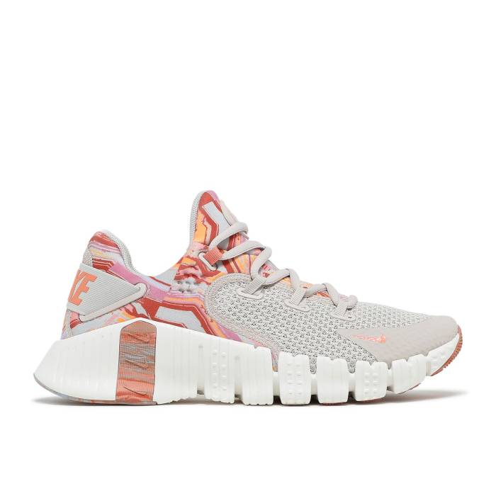 ナイキ Nike 【 Wmns Free Metcon 4 \u0027Desert Sand Crimson Bliss\u0027 Women Desert Sand/Crimson Bliss/Summit White/Metallic Copper 】 無償性 砂色・沙子 クリムゾン レディース 砂色・沙子 クリムゾン 白いこと 白いこと 銅色