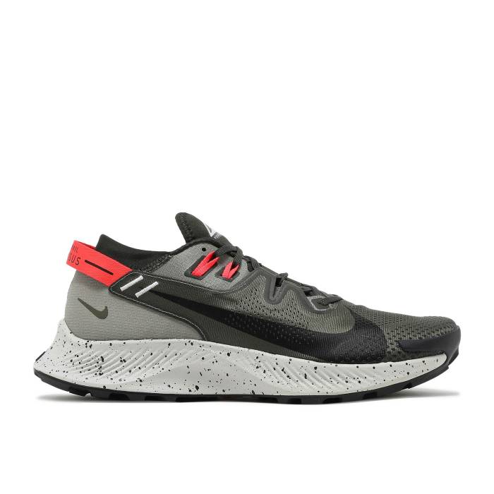 ナイキ Nike 【 Pegasus Trail 2 Cargo Khaki Men Cargo Khaki/Light Army/Bright Crimson/Black 】 ペガサス メンズ カーゴ カーキ アーミー クリムゾン 黒色 ブラック