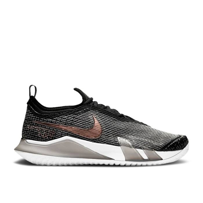 ナイキ Nike 【 Wmns Court React Vapor Nxt \u0027Black Metallic Red Bronze\u0027 Women Black/Metallic Red Bronze/White 】 厚地の外套 リアクト Red 赤・赤いこと レディース 黒いこと 黒いこと Red 赤・赤いこと 銅・ブロンズ 白いこと 白いこと