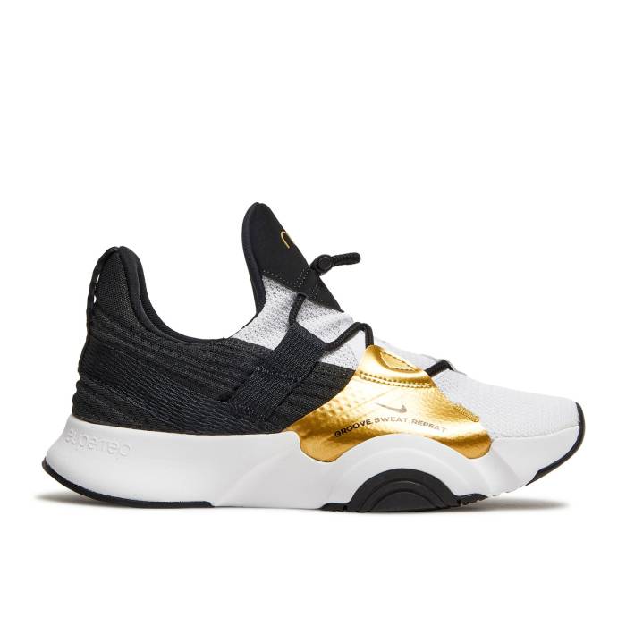 ナイキ Nike 【 Wmns Superrep Groove 'White Metallic Gold Coin' Women White/Metallic Gold Coin/Black/Black 】 ゴールド レディース 白色 ホワイト ゴールド コイン 黒色 ブラック｜スニケス