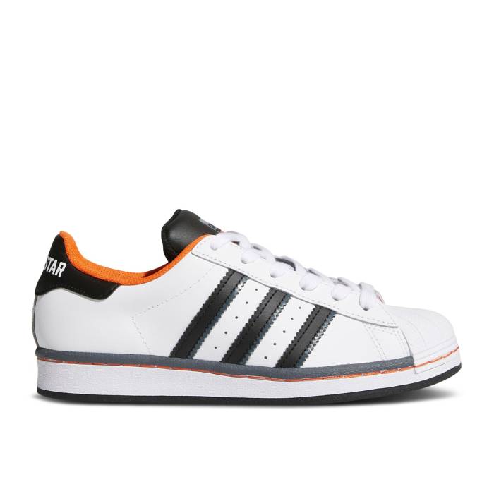 アディダス Adidas 【 Superstar J \u0027Cloud White Orange\u0027 Youth Cloud White/Core Black/Orange 】 Superstar はやりっ子 白いこと 白いこと 御坊っちゃん キッズ 白いこと 白いこと 中核グループ 黒いこと 黒いこと orange 橙・オレンジ色