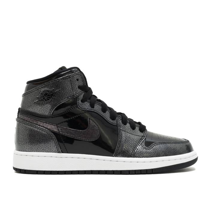 ナイキ　エアジョーダン Air Jordan 【 Jordan 1 Retro High Gs 'Black' Youth Black/Grey/White 】 レトロ ハイ ジュニア キッズ 黒色 ブラック 灰色 グレー 白色 ホワイト｜スニケス