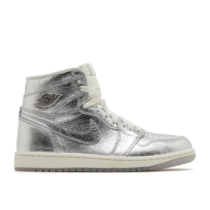 ナイキ エアジョーダン Air Jordan 【 Wmns Jordan 1 Retro High Og \u0027Chrome\u0027 Women Metallic Silver/Photon Dust/Sail/Wolf Grey 】 レトロ ご機嫌 レディース Silver しろがね色・しろがね色 薄墨色 薄墨色