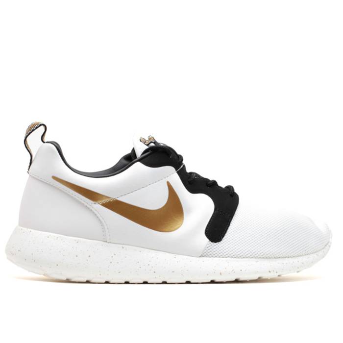 ナイキ Nike 【 Roshe One \u0027Gold Trophy\u0027 Men Ivory/Metallic Gold-Black 】 メンズ 象牙色