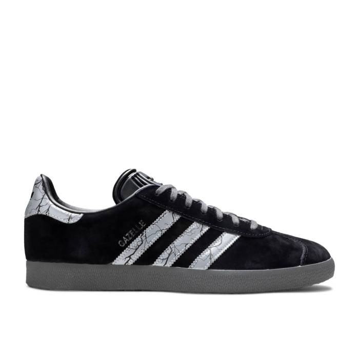 アディダス Adidas 【 Star Wars X Gazelle Darksaber Men Core Black/Silver Metallic/Grey Four 】 ガゼル メンズ コア 黒色 ブラック Silver 銀色・シルバー 灰色 グレー