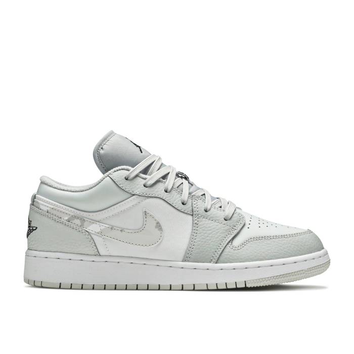ナイキ　エアジョーダン Air Jordan 【 Jordan 1 Low Se Gs 'White Camo' Youth White/Photon Dust/Grey Fog 】 ジュニア キッズ 白色 ホワイト 灰色 グレー｜スニケス 32,565円