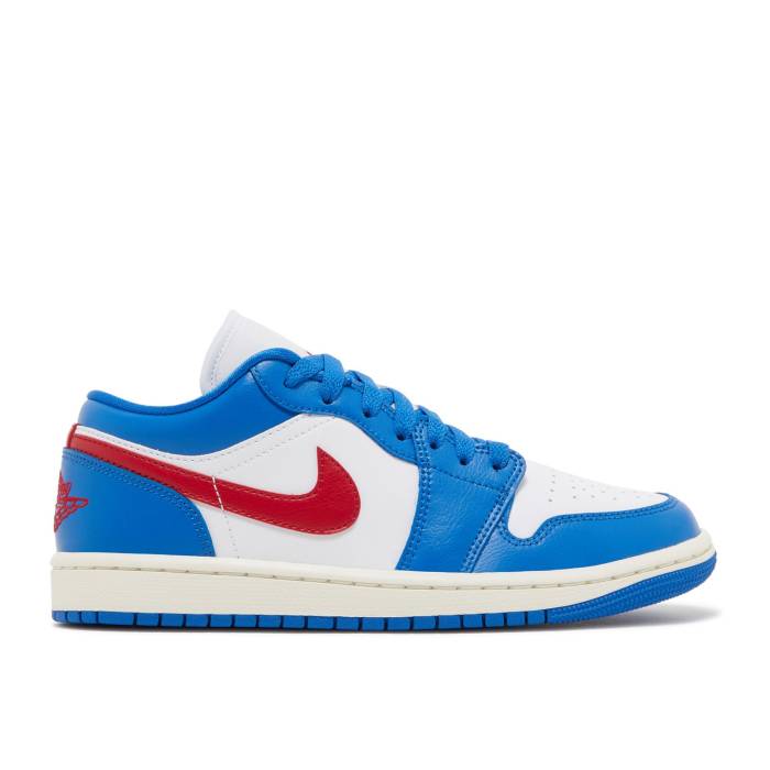 ナイキ エアジョーダン Air Jordan 【 Wmns Jordan 1 Low \u0027Sport Blue Gym Red\u0027 Women Sport Blue/Gym Red/White/Sail 】 青み 青色 レディース 青み 青色 Red 赤・赤いこと 白いこと 白いこと