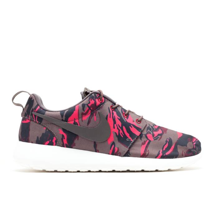 ナイキ Nike 【 Rosherun Gpx Tiger Camo Men Petra Brown/Ptr Brown-Sl-Tm Rd 】 ローシラン メンズ 茶色 ブラウン