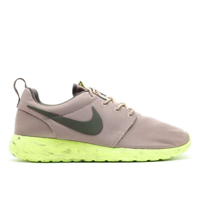 ナイキ Nike 【 Rosherun Qs Men Bamboo/Cargo Khaki-Volt-Sail 】 置き目シラン メンズ 積貨委託貨物