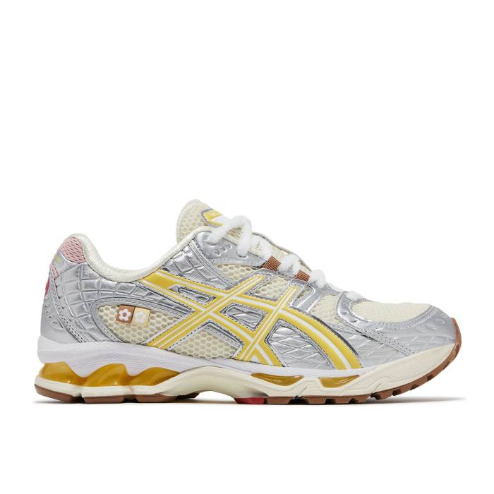 アシックス Asics 【 Vandythepink X Atmos X Gel Nimbus 10.1 \u0027Banana Split\u0027 Men Ivory/Pineapple Juice 】 メンズ 象牙色