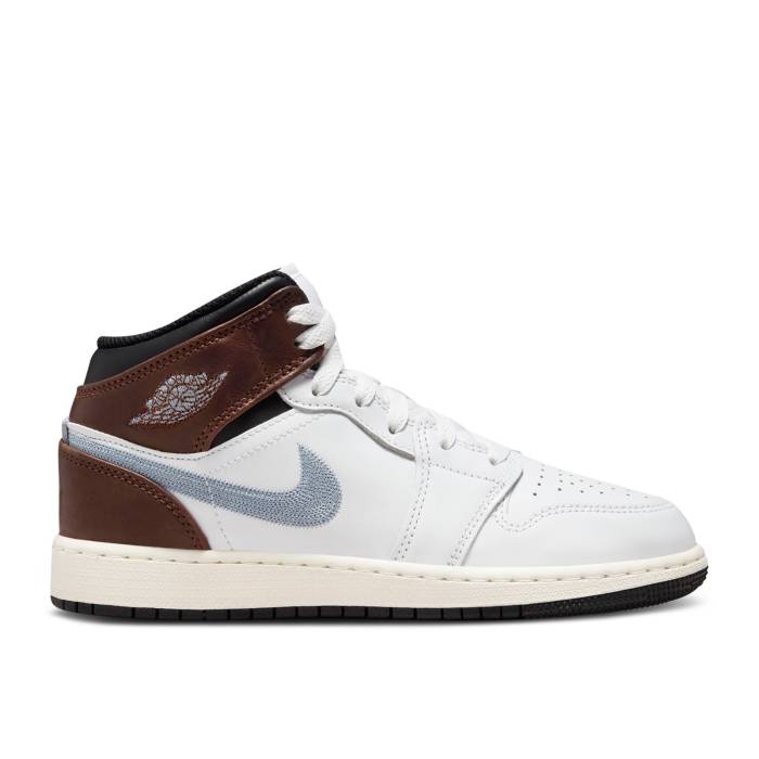 ナイキ　エアジョーダン Air Jordan 【 Jordan 1 Mid Se Gs 'White Blue Grey' Youth White/Black/Sail/Blue Grey 】 ミッド 青色 ブルー ジュニア キッズ 白色 ホワイト 黒色 ブラック 青色 ブルー 灰色 グレー｜スニケス 27,430円