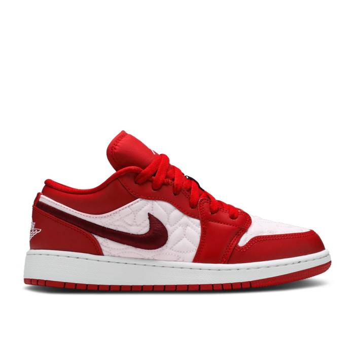 ナイキ エアジョーダン Air Jordan 【 Jordan 1 Low ガウス \u0027Pink Quilt\u0027 Youth Gym Red/Pink Foam/Dark Beetroot 】 御坊っちゃん キッズ Red 赤・赤いこと pink サクラ色 スニーカー-キッズ・ベビー・マタニティ