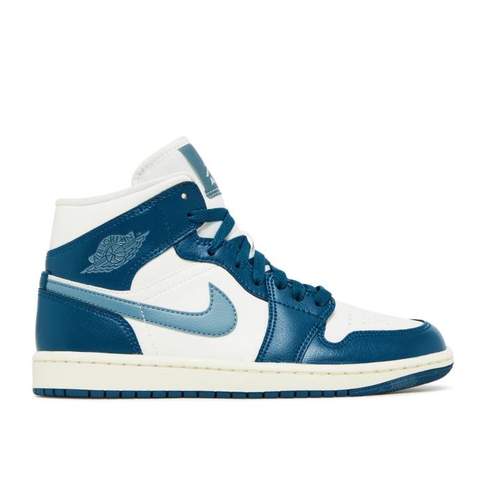 ナイキ エアジョーダン Air Jordan 【 Wmns Jordan 1 Mid \u0027Sky J French Blue\u0027 Women Sky J French Blue/Sail/Ozone Blue 】 ミッド レディース 天の原 青碧 青碧