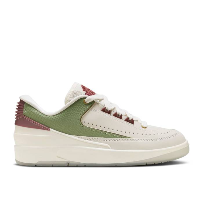 ナイキ エアジョーダン Air Jordan 【 Jordan 2 Retro Low ガウス \u0027Year Of The Dragon\u0027 Youth Sail/Cedar/Oil Green/Dark Team Red/Metallic Gold Grain 】 レトロ 御坊っちゃん キッズ green 緑・緑であること Team 野球クラブ Red 赤・赤いこと ゴ