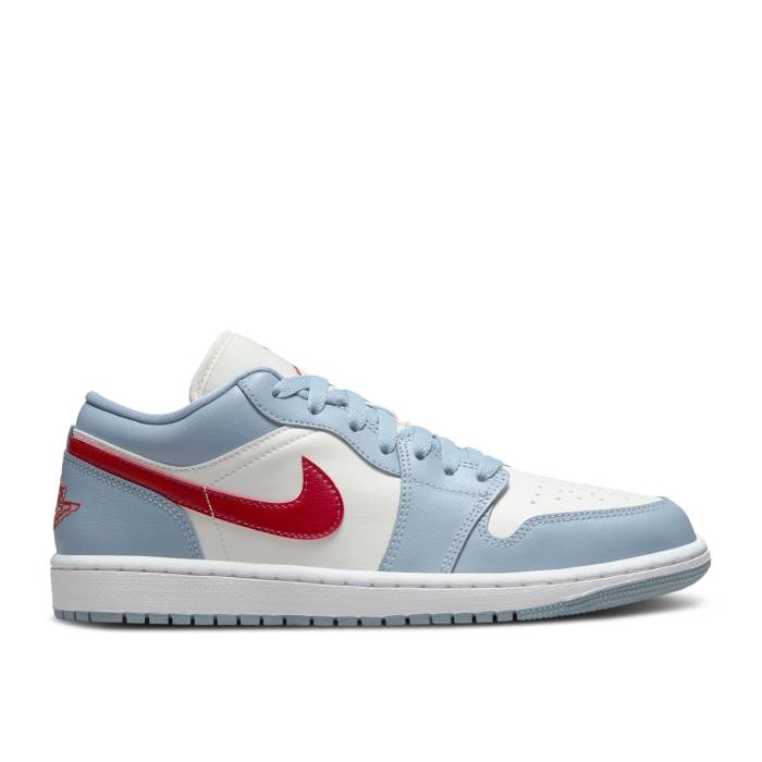 ナイキ エアジョーダン Air Jordan 【 Wmns Jordan 1 Low \u0027Blue Whisper Dune Red\u0027 Women Sail/Blue Grey/White/Dune Red 】 レディース 青味 青み 薄墨色 薄墨色 白いこと 白いこと Red 赤・赤いこと