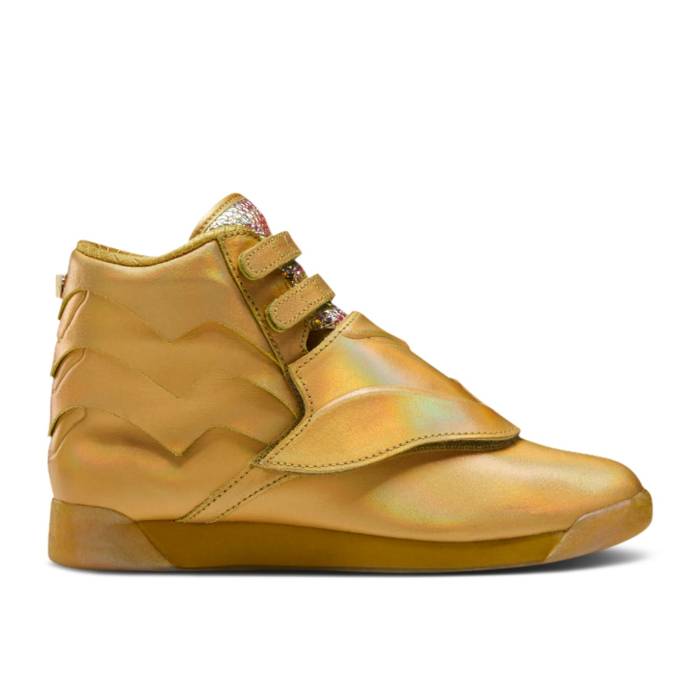 リーボック Reebok 【 Wonder Woman 1984 X Wmns Freestyle Hi \u0027Golden Eagle Armor\u0027 Women Gold Metallic/Gold Metallic/Excellent Red 】 無償性表現スタイル レディース ゴールド Red 赤・赤いこと