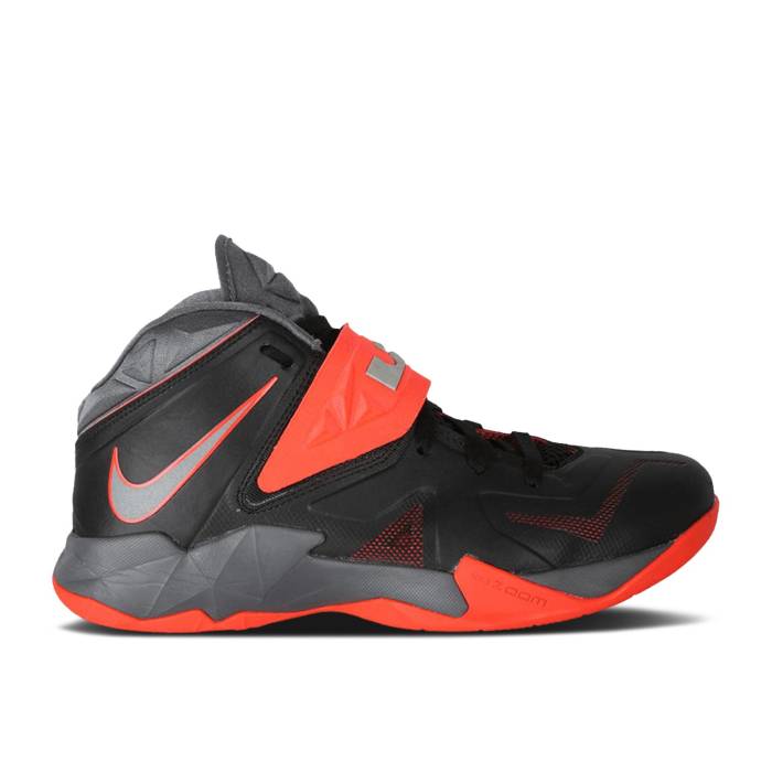 ナイキ Nike 【 Zoom Lebron Soldier 7 Men Black/Bright Crimson/Dark Grey 】 望遠レンズ Lebron レブロン ソルジャー メンズ 黒いこと 黒いこと クリムゾン 薄墨色 薄墨色
