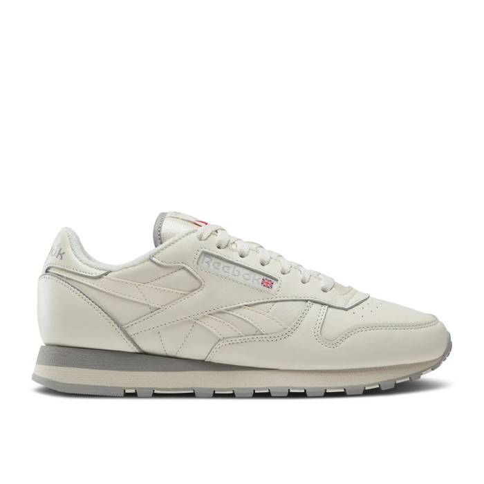 リーボック Reebok 【 Classic Leather 1983 Vintage \u0027Vintage Chalk Grey\u0027 Men Vintage Chalk/Mgh Grey/Vector Red 】 古典派音楽 なめし革 vintage ビンテージ・ヴィンテージ メンズ vintage ビンテージ・ヴィンテージ 薄墨色 グ