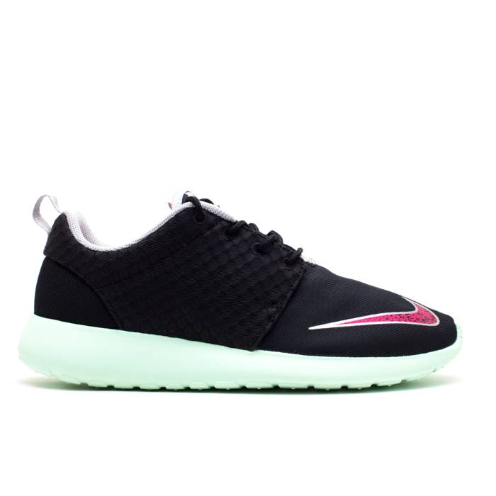 ナイキ Nike 【 Roshe One Fb \u0027Yeezy\u0027 Men Black/Pink Flash-Frsh Mnt-Chrm 】 メンズ 黒いこと 黒いこと pink サクラ色