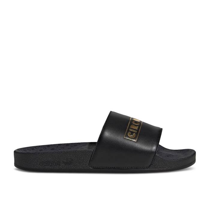 アディダス Adidas 【 Circoloco X Adilette Slide \u0027Community And Inclusivity\u0027 Men Core Black/Core Black/Gold Metallic 】 アディレッタ Slide サンダル メンズ 中核グループ 黒いこと 黒いこと ゴールド