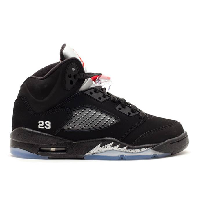 ナイキ エアジョーダン Air Jordan 【 Jordan 5 Retro ガウス \u0027Black Metallic Silver\u0027 2011 Youth Black/Metallic Silver/Varsity Red 】 レトロ お坊っちゃん キッズ 黒いこと 黒いこと Silver しろがね色・しろがね色 Red 赤・赤いこと