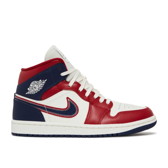ナイキ エアジョーダン Air Jordan 【 Wmns Jordan 1 Mid Se \u0027Usa\u0027 2022 Women Gym Red/Sail/Light Iron Ore/Midnight Navy 】 ミッド レディース Red 赤・赤いこと 紺色 米国海軍