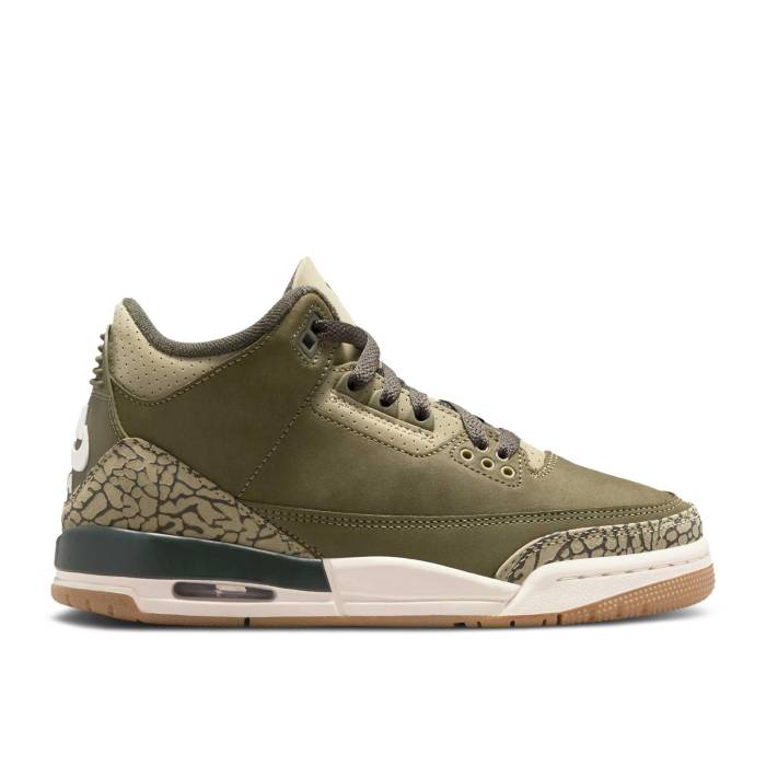 ナイキ エアジョーダン Air Jordan 【 Jordan 3 Retro ガウス \u0027Family Affair\u0027 Youth Medium Olive/Sequoia/Neutral Olive/Sail/Total Crimson 】 レトロ お坊っちゃん キッズ olive オリーブ クリムゾン