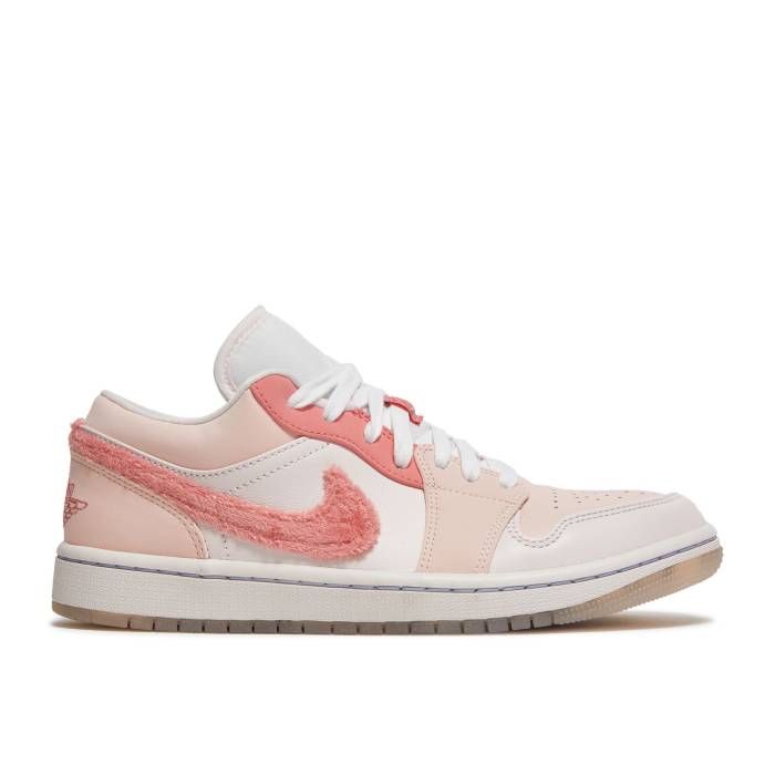 ナイキ エアジョーダン Air Jordan 【 Wmns Jordan 1 Low Se \u0027Mighty Swooshers\u0027 Women Light Soft Pink/Pink Salt 】 レディース pink サクラ色