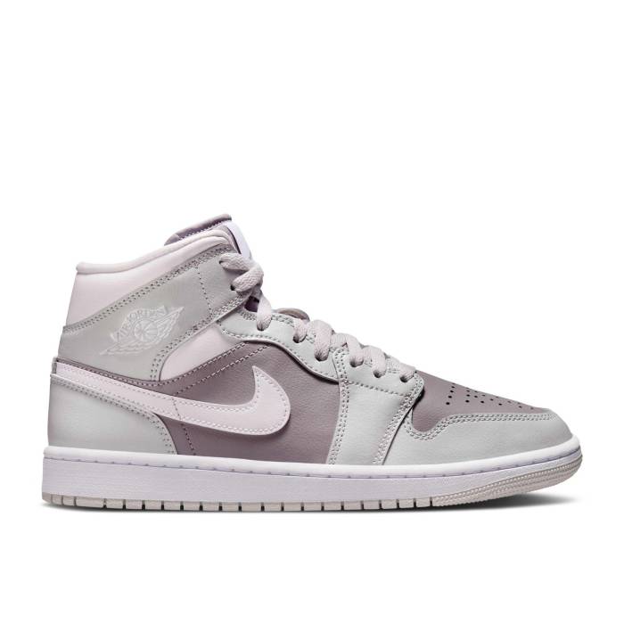 ナイキ エアジョーダン Air Jordan 【 Wmns Jordan 1 Mid Photon Dust Atmosphere Grey Women Photon Dust/White/Atmosphere Grey 】 ミッド レディース 白色 ホワイト 灰色 グレー