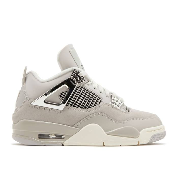 ナイキ エアジョーダン Air Jordan 【 Wmns Jordan 4 Retro \u0027Frozen Moments\u0027 Women Light Iron Ore/Sail/Neutral Grey/Black/Metallic Silver 】 レトロ レディース 薄墨色 薄墨色 黒いこと 黒いこと Silver しろがね色・しろがね色