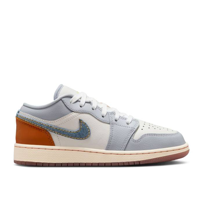 ナイキ エアジョーダン Air Jordan 【 Jordan 1 Low Se ガウス \u0027Sashiko\u0027 Youth Phantom/Coconut Milk/Amber Brown/Light Armory Blue 】 御坊っちゃん キッズ 赤銅色 赤銅色 青味 青み