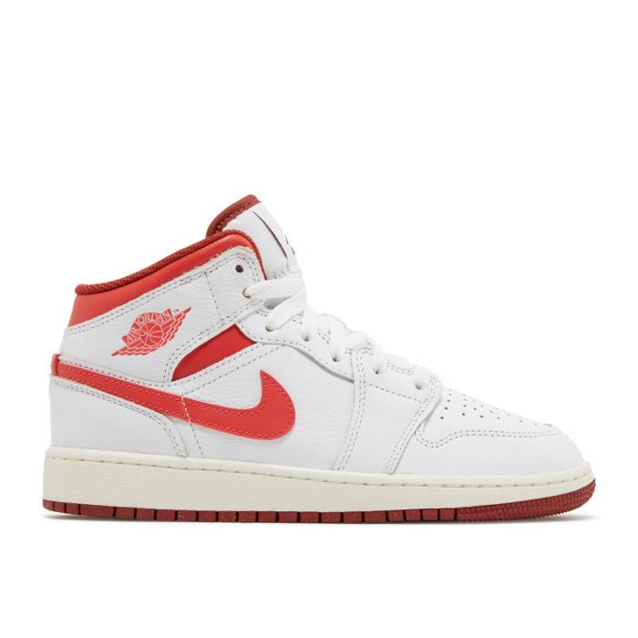 ナイキ エアジョーダン Air Jordan 【 Jordan 1 Mid Se ガウス \u0027White Dune Red\u0027 Youth White/Lobster/Dune Red/Sail/Vachetta Tan 】 ミッド 御坊っちゃん キッズ 白いこと 白いこと Red 赤・赤いこと スニーカー-靴-キッズファッション