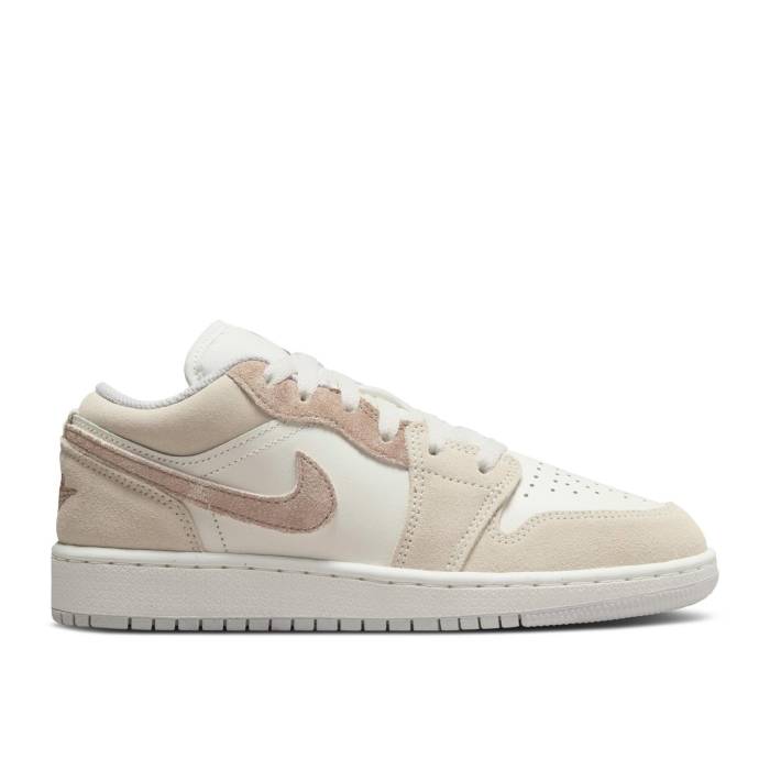 ナイキ エアジョーダン Air Jordan 【 Jordan 1 Low Se ガウス \u0027Sail Archaeo Brown\u0027 Youth Legend Light Brown/Sail/Neutral Grey/Archaeo Brown 】 御坊っちゃん キッズ Legend 言い伝え 赤銅色 赤銅色 薄墨色 薄墨色